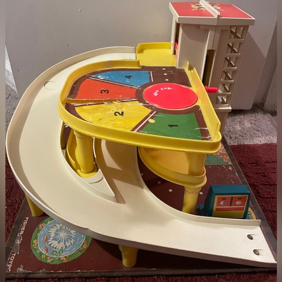 Vintage Fisher Price Little People Parking Ramp Service Center Garage 930 - Picture 2 of 12